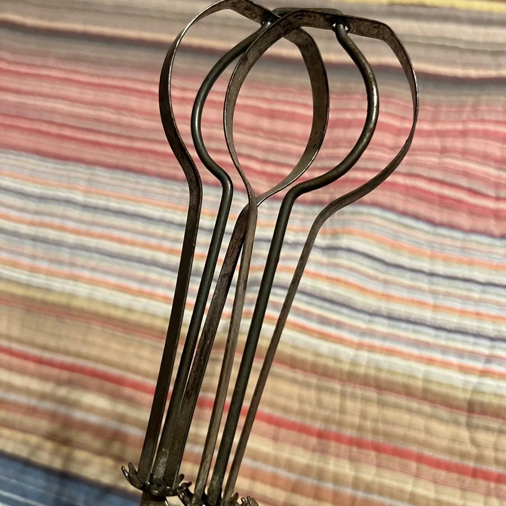 Vintage Hand Crank Rotary Egg Beater Kitchen Utensil Cooking Baking Tool